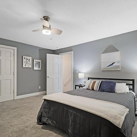 Chic 2Br Duplex Free Parking Near Hospitals Villa Des Moines Bagian luar foto